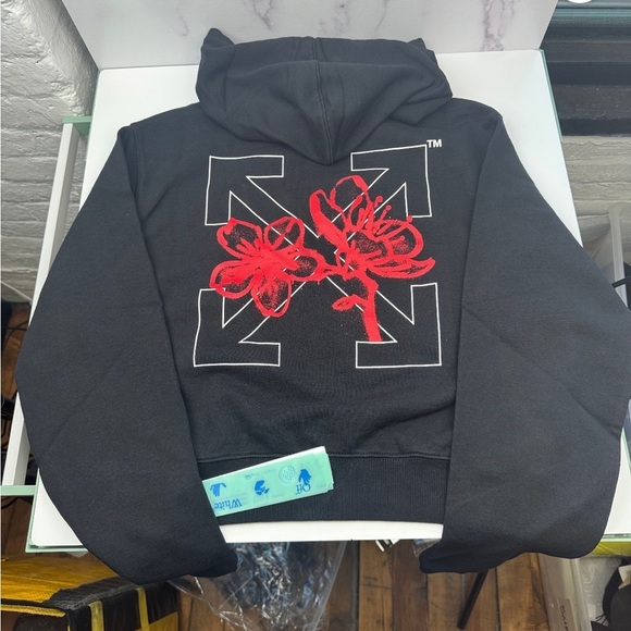 Off-White Cropped Hoodie - Picture 4 of 10